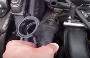 Dodge Neon thermostat housing removal
