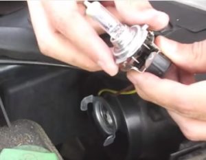 Inserting a new Bulb Passat