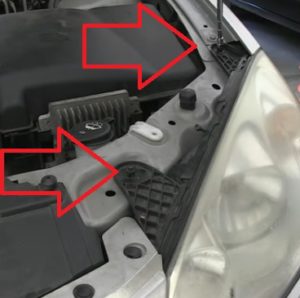 How To Replace the Headlight Bulb on 2005–2010 Pontiac G6 Pic 3