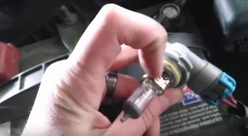 How to Replace headlight bulb 2003-2008 Toyota Corrolla step 7