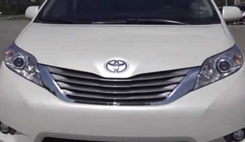14 Toyota Sienna Se Headlight Bulb Change Youtube