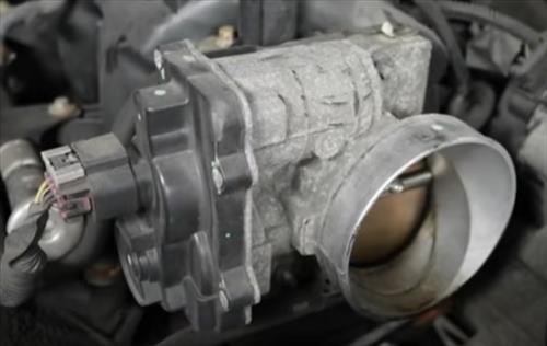 Causes of a Car that Hesitates to Start Dirty Throttle Body