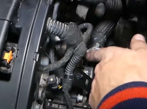 How to Replace the Chevy Cruze Coolant Temperature Sensor Step 1