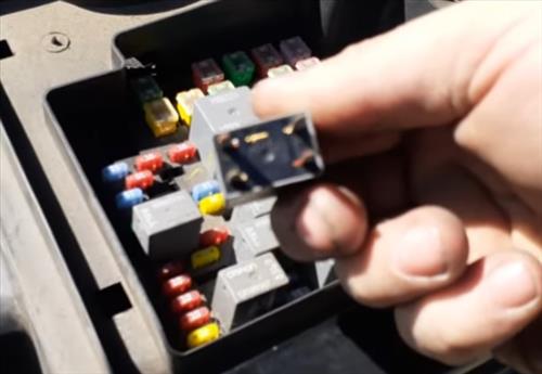 how to jump fuel pump relay on chevy truck Step 1.1