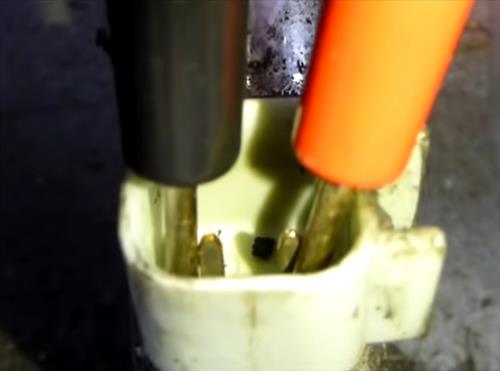 How To Test a Fuel Injector With a Multimeter Step 3