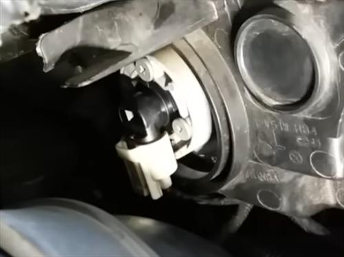 How to Replace Headlight Bulb 2003-2007 Honda Accord Step 7