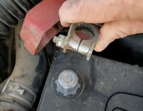 How To Test an Alternator Without a Multi Meter Step 3